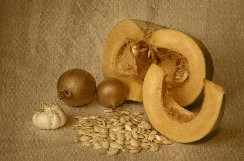 I semi di zucca sono uno dei rimedi popolari più efficaci per il trattamento della prostatite negli uomini.