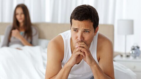 Problemi a letto di un uomo a causa della prostatite